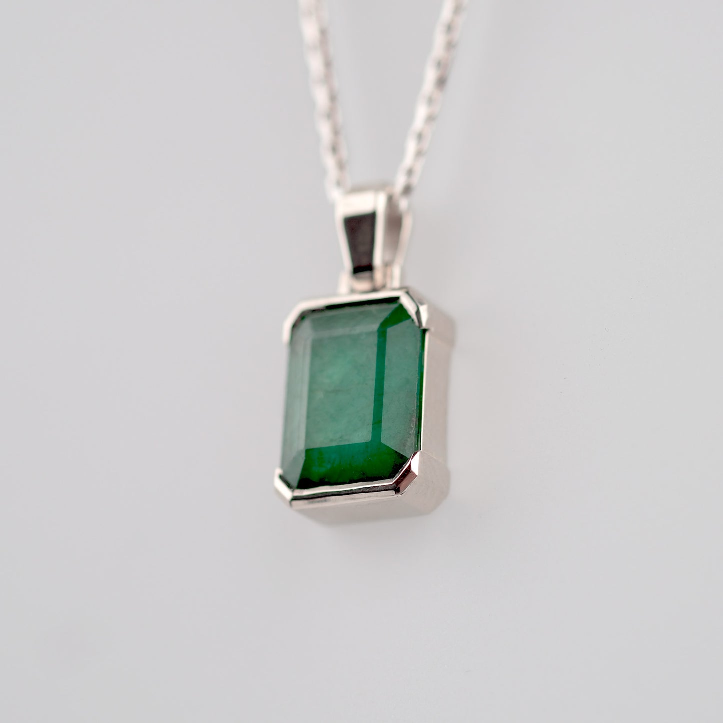 Whitegold Emerald Pendant