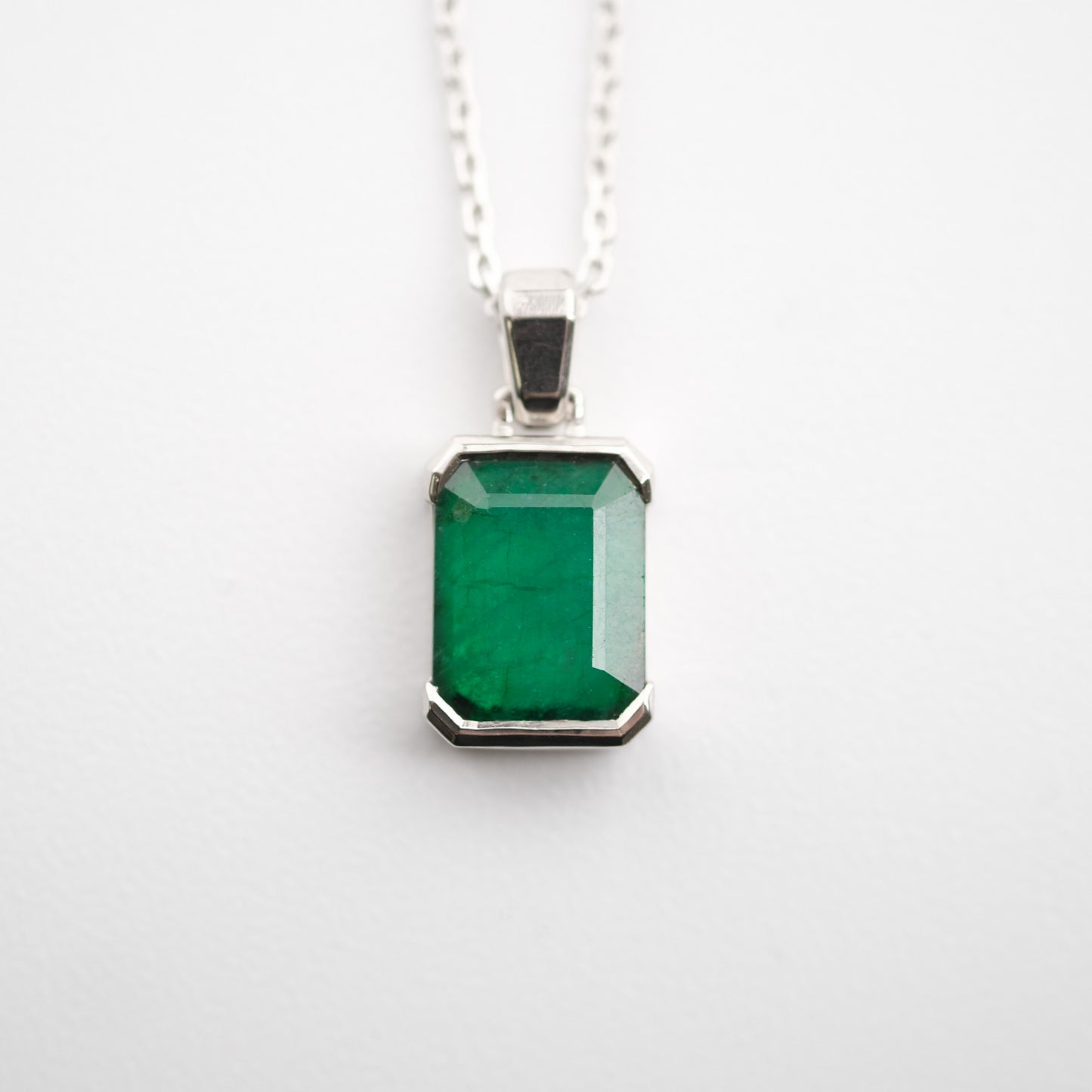 Whitegold Emerald Pendant